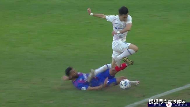  萨拉赫造点又失点引罚点球规则热议  