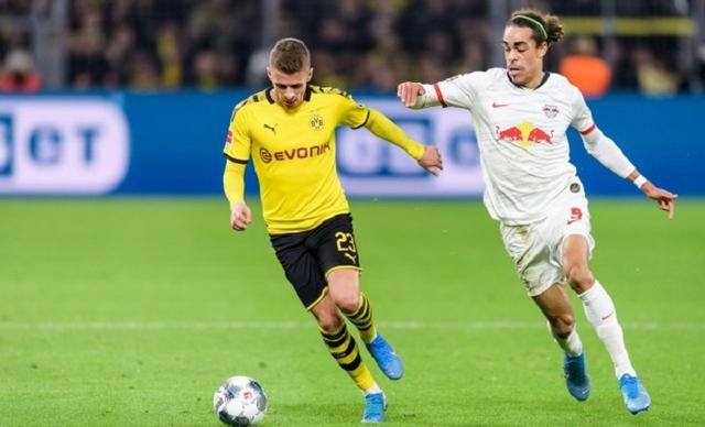 17 哈曼公开批评拜仁引战术革新讨论  